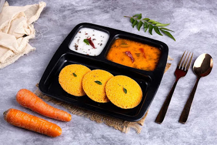 Idli served with chutney and sambar